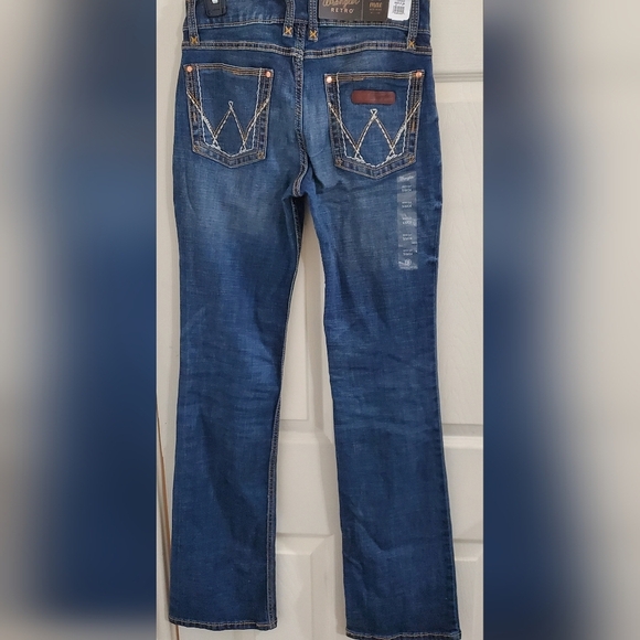 Wrangler mae mid-rise‎ HT wash retro boot cut jeans size 28/5x34 new - Picture 1 of 16